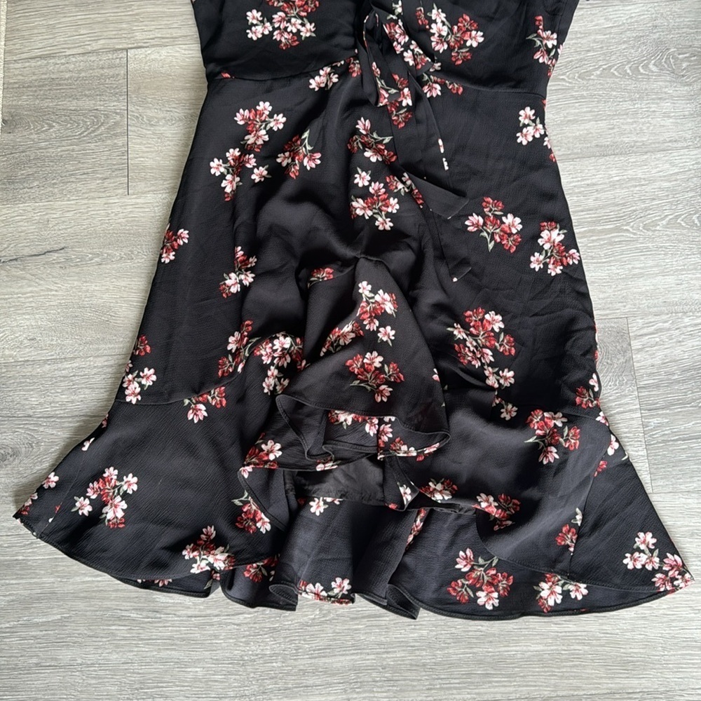 BB Dakota Floral V-Neck Ruffle Flare Swing Mini Dress Size 6 Women’s Fall Dress - Picture 10 of 16